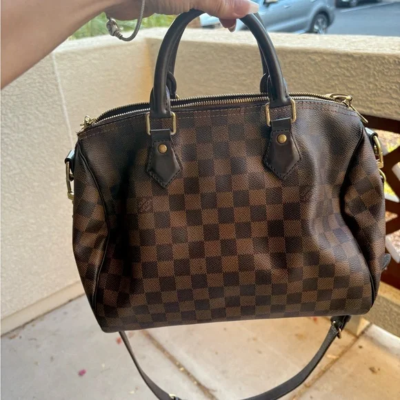Authentic, Beautiful Louis Vuitton Speedy 35 Bag with Strap Included. - Picture 6 of 14